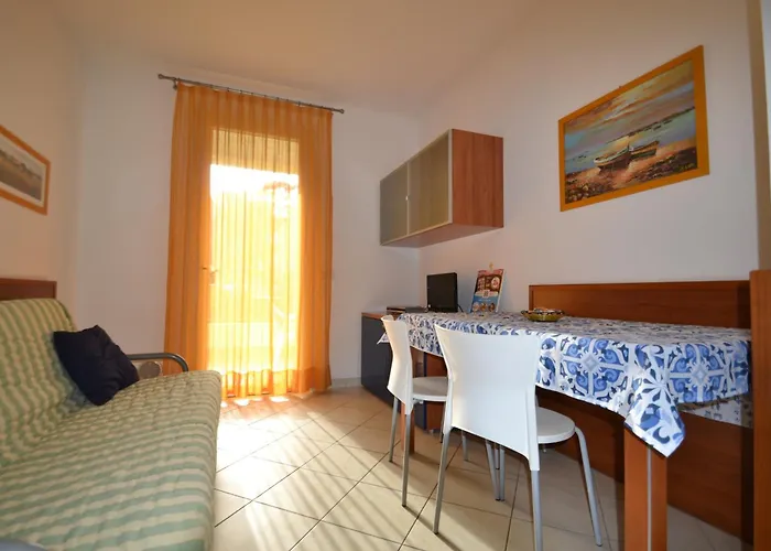 Poli Apartman *
