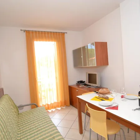 Poli Μπιμπιόνε